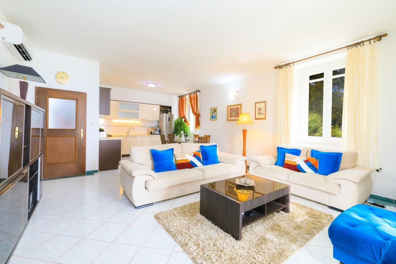 Holiday Home Obrov Kaštela 외부 사진